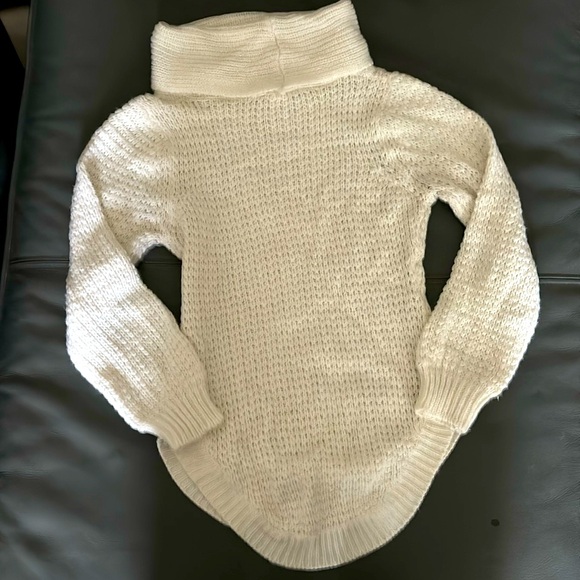 Unique ladies sweater with fold down turtle neck - Picture 4 of 6